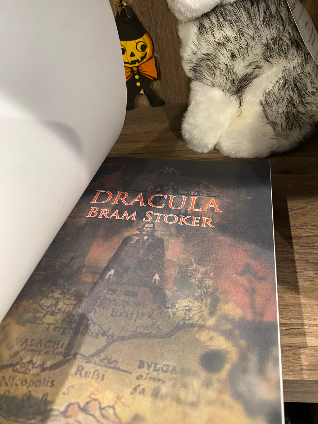 Dracula by Bram Stoker, Sled Dog Full-Color Journal Edition